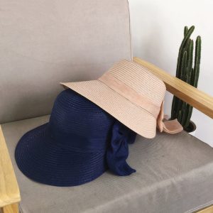 élégant chapeau bleu bohème