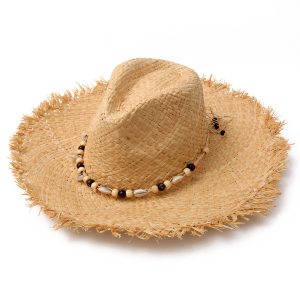 chapeau de paille avec coquillages