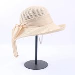 mode avec chapeau de paille