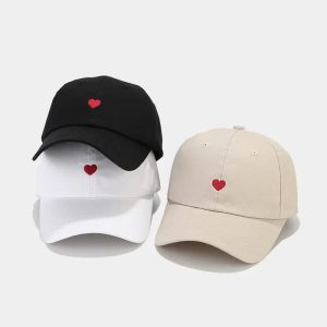 casquette minimaliste avec coeur