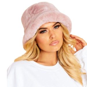 chapeau en fourrure rose