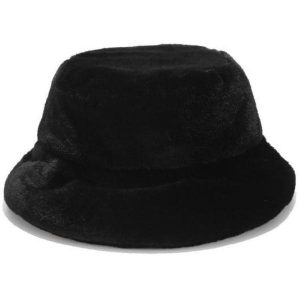 bob en fourrure noire