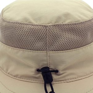 chapeau avec ficelle et visière