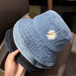 chapeau fleuri en jean