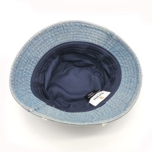 Chapeau style rétro en jean